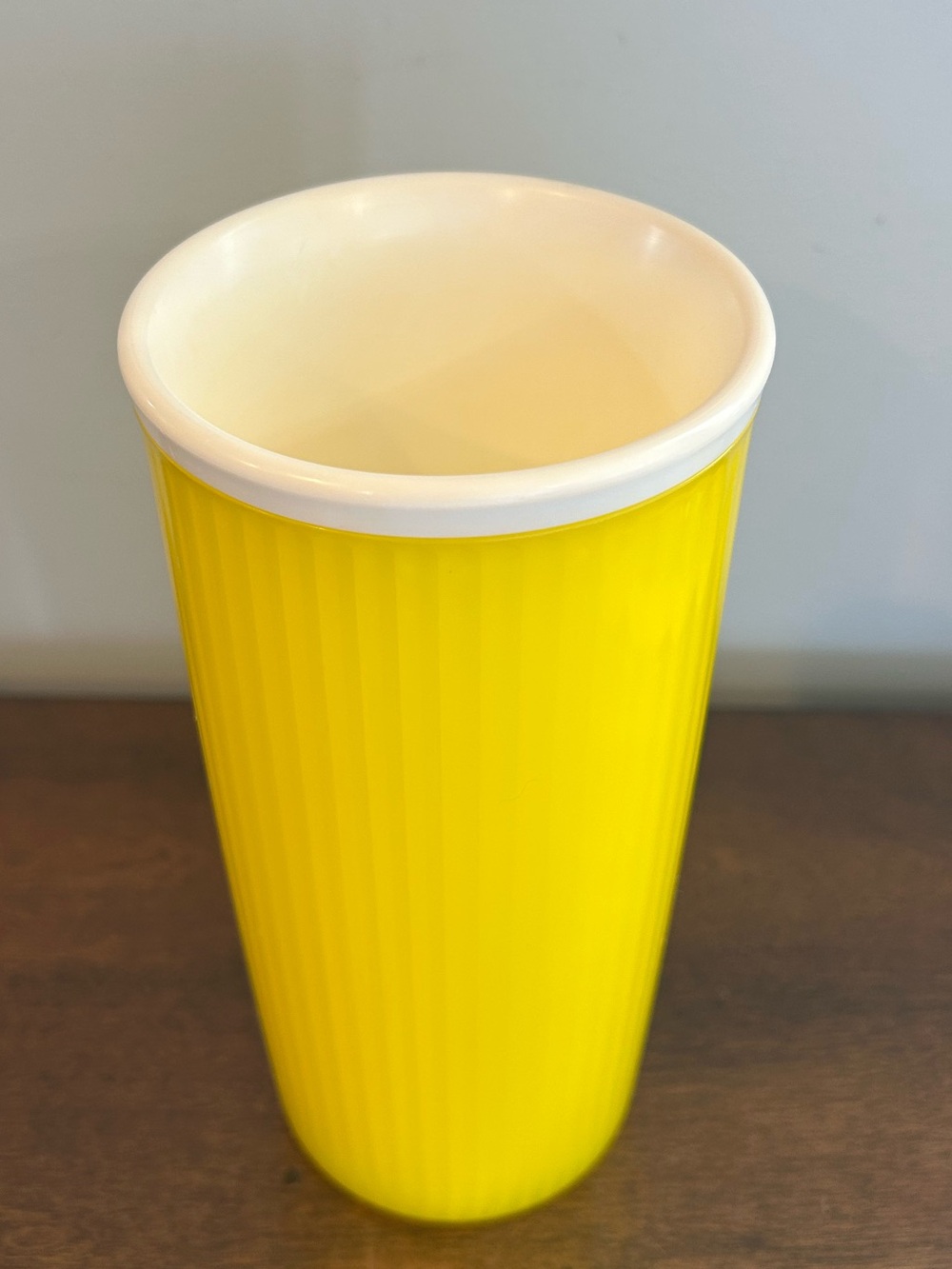 Tupperware Insulated Cup Tumbler Yellow in Size 24 Ounce 3329A-2 No Straw or Lid